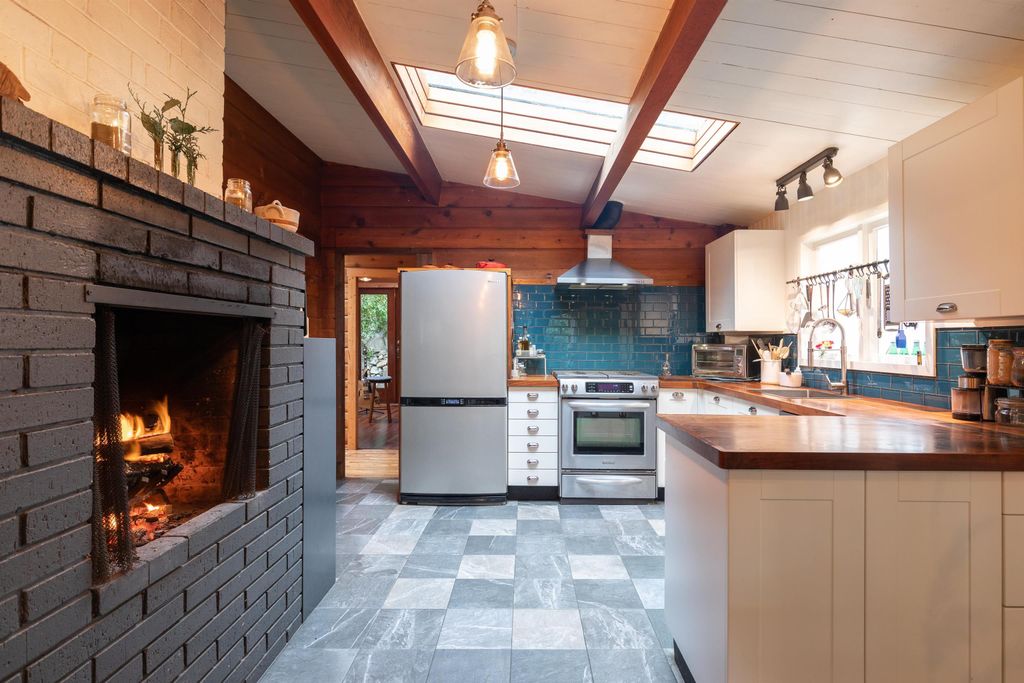 listing image 1103421627821402297