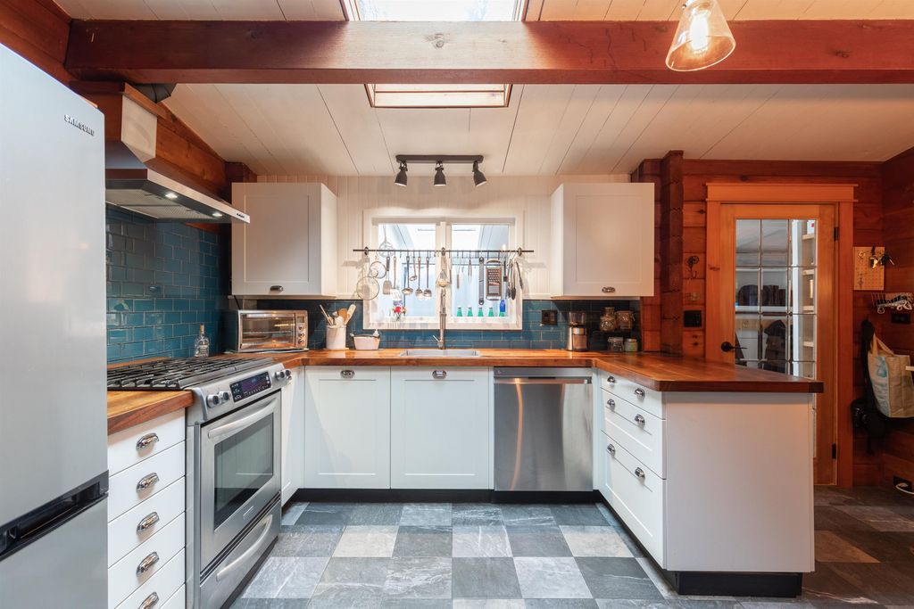 listing image 1102754213110678216