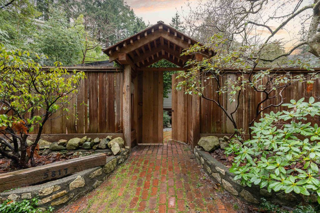 listing image 1102135395226183823