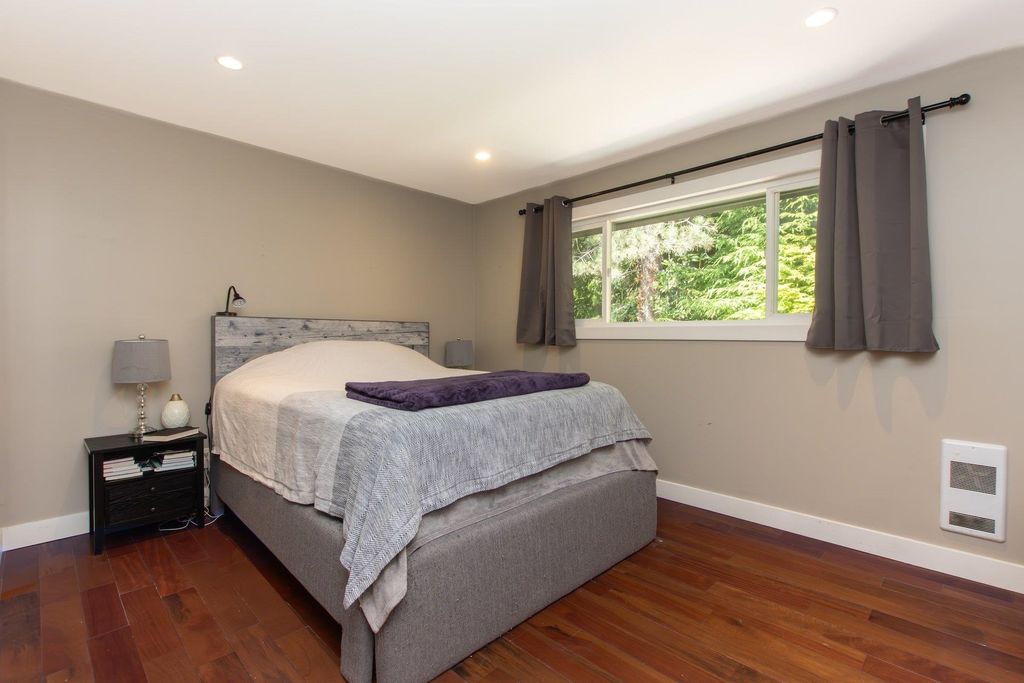listing image 1100186594132246210