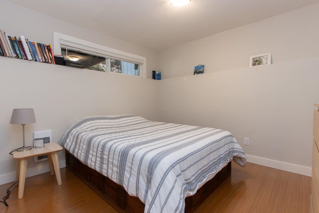 listing image 1106144393878870991