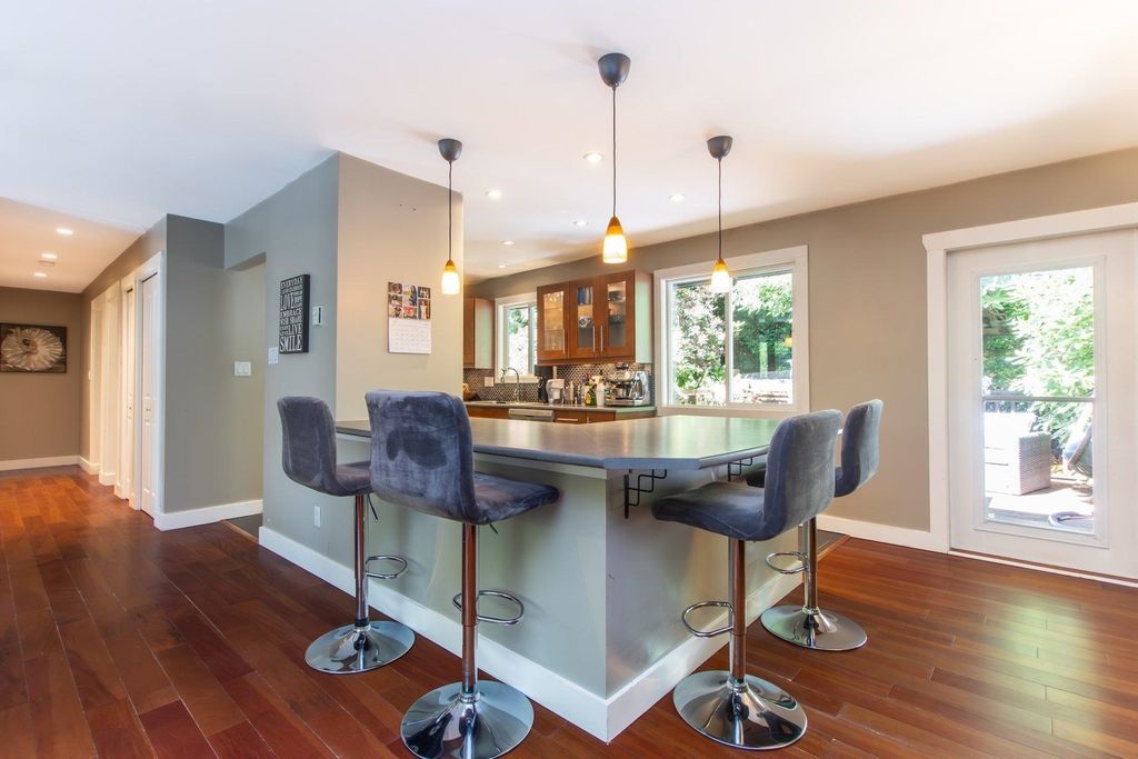 listing image 1106193940499443361