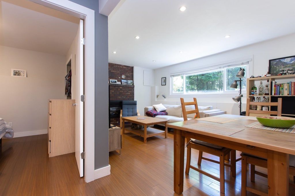 listing image 1103899271154565072