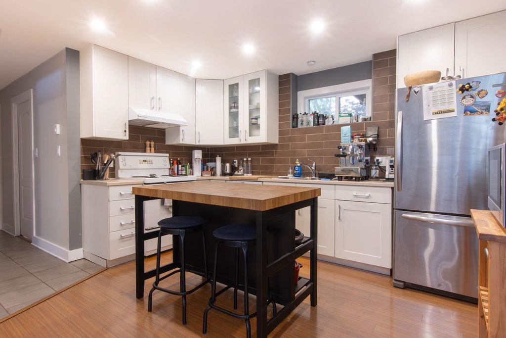 listing image 1109944624489089229