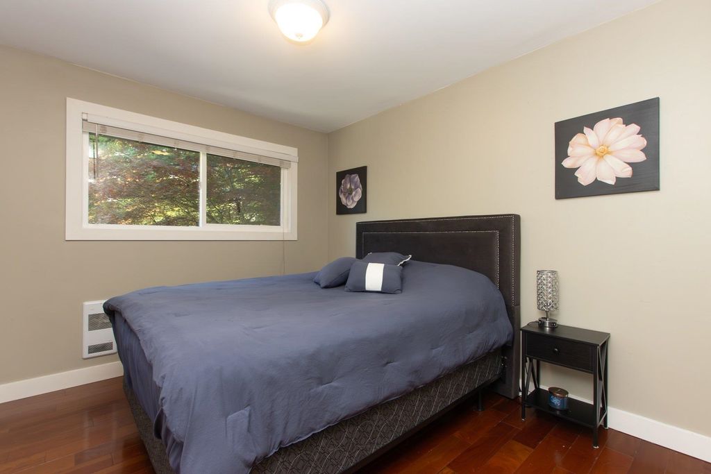 listing image 1102543775489903386