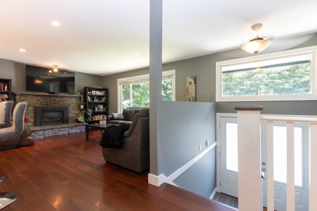 listing image 1106526804706590834