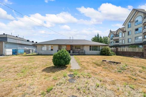 12466 191b Street Pitt Meadows BC V3Y 2J3