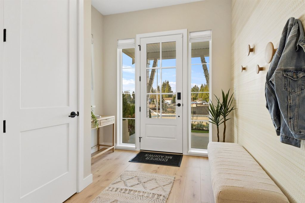 Photo of 34705 Somerset Avenue, Abbotsford, BC V2S 0P5 (MLS # R3109773)