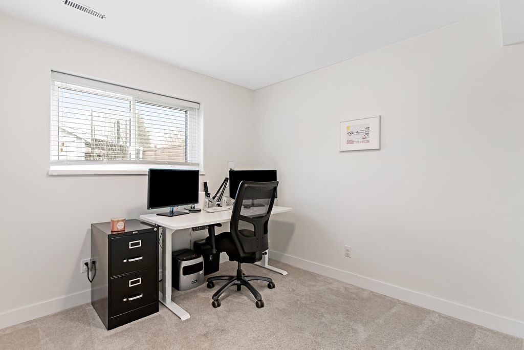 listing image 1102239096054802731
