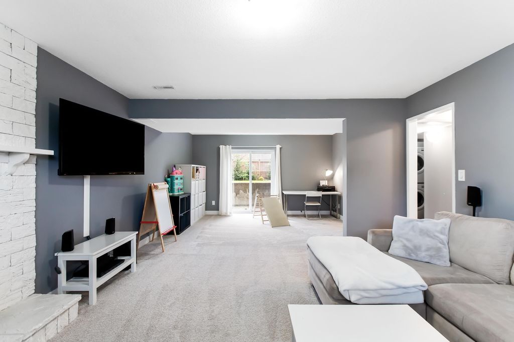 listing image 1100381971159909000