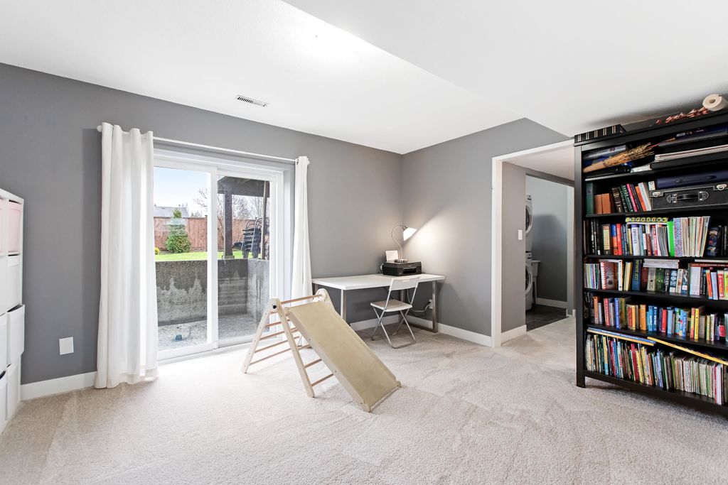 listing image 1102045368415886400