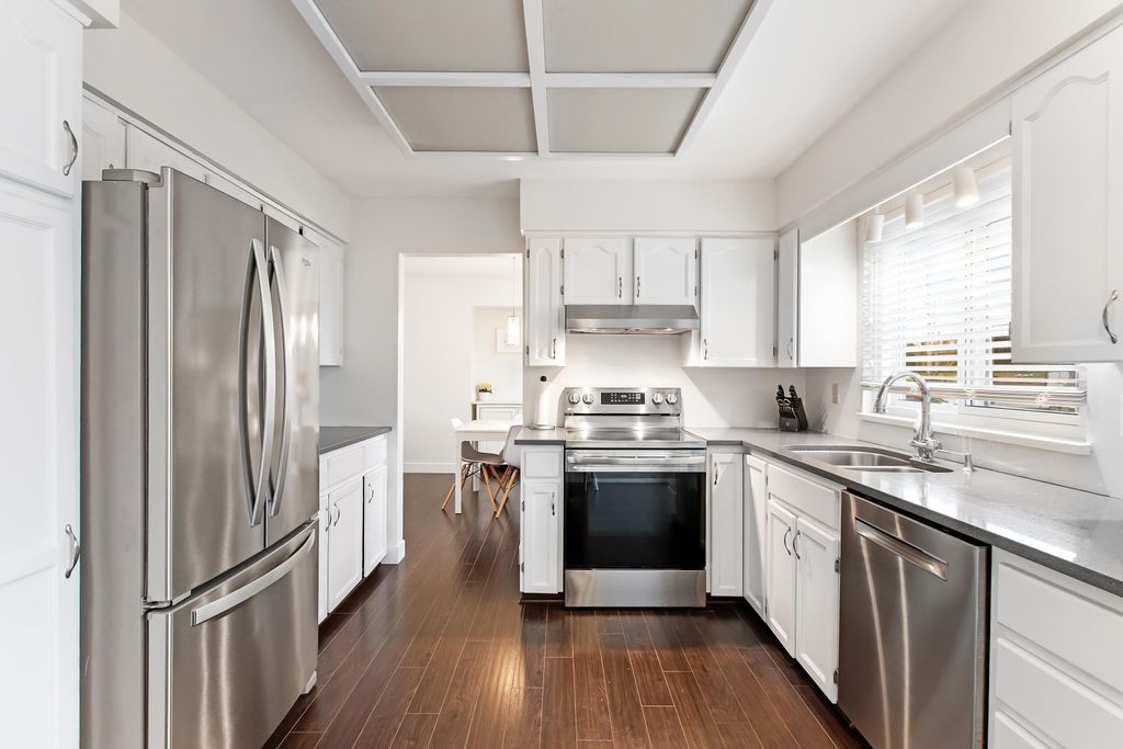 listing image 1104965159217428696