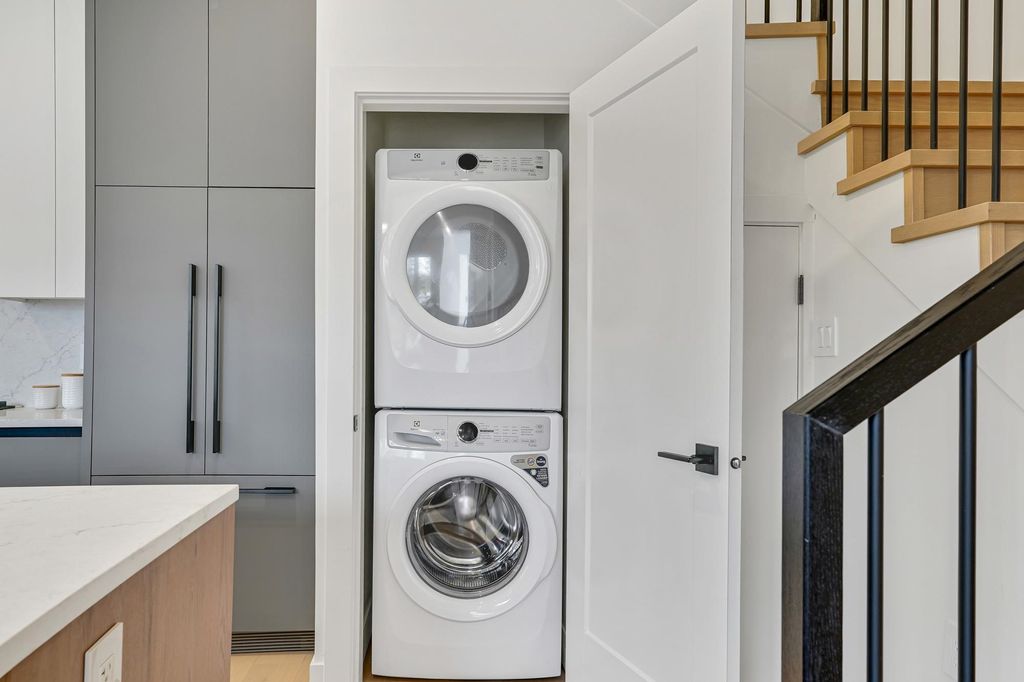 listing image 1107627744639300895