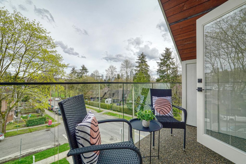 listing image 1103796942982142375