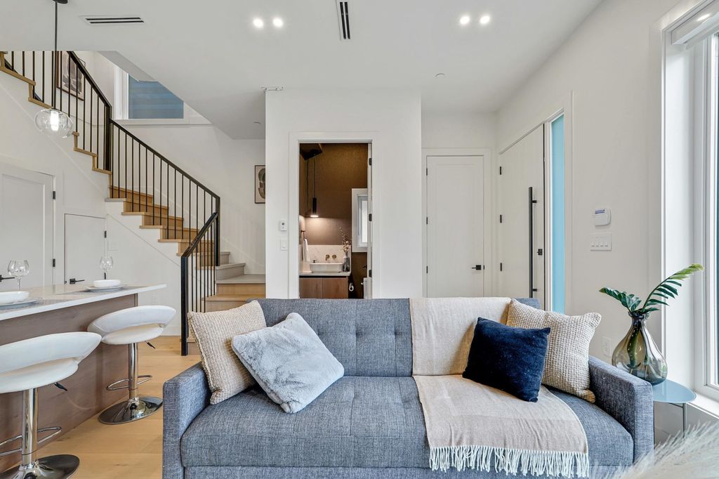 listing image 1103466979594703110