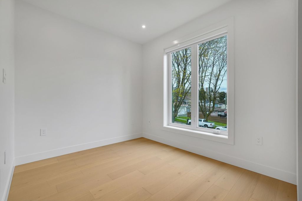 listing image 1106970256139726753