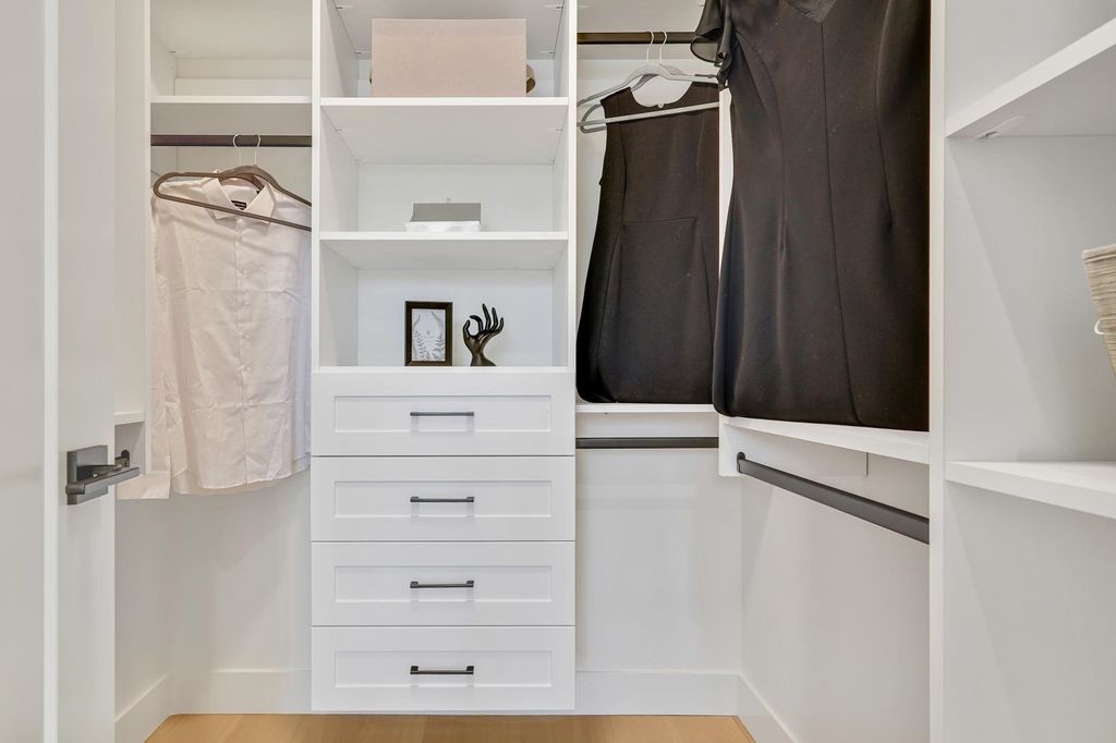 listing image 1102991043002709453