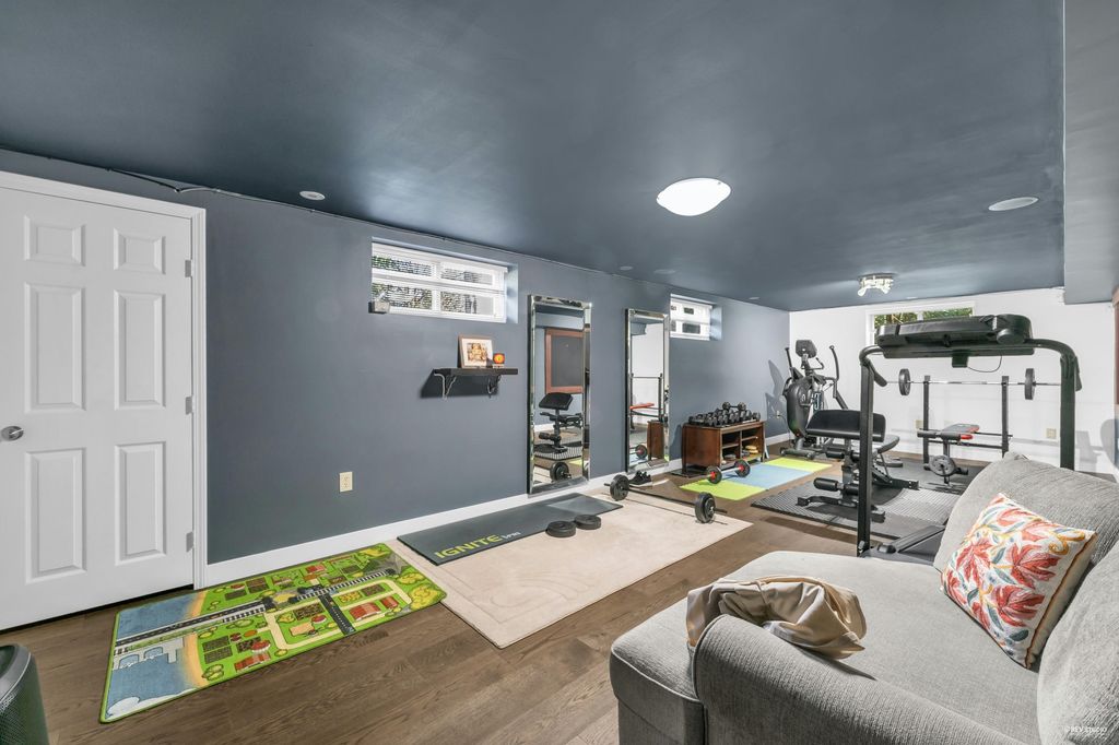 listing image 1104096023717784734