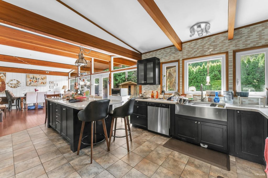 listing image 1100243320361520035