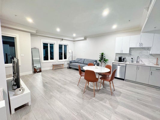 7555 Oak St, Vancouver, BC 3