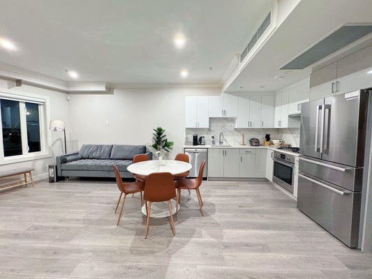 7555 Oak St, Vancouver, BC 2