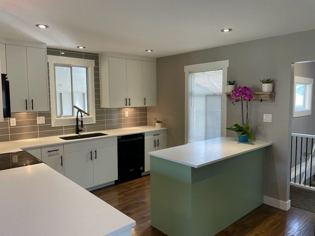 Photo of 45602 Lewis Avenue, Chilliwack, BC V2P 3C6 (MLS # R3105449)