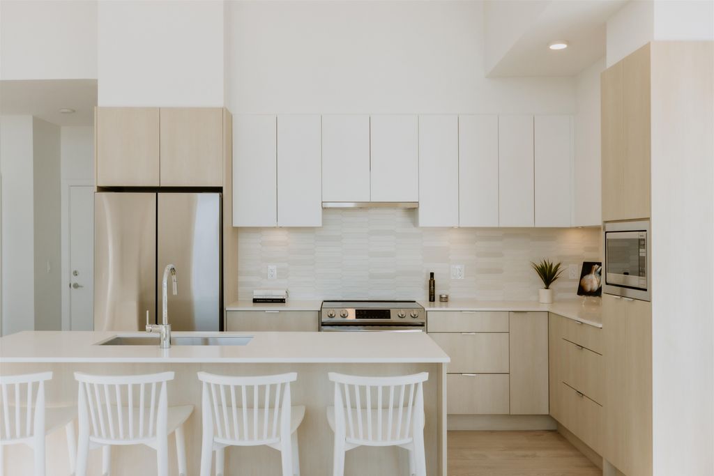 listing image 1104465154057035258