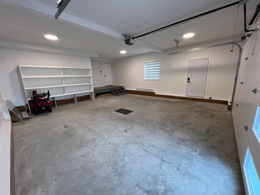 listing image 1106973761705106823