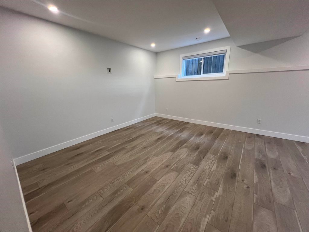 listing image 1109601855227323490