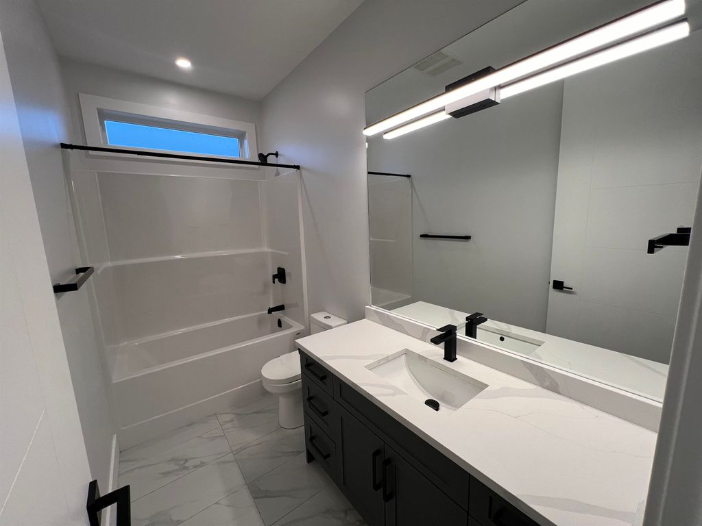 listing image 1101637228716683578