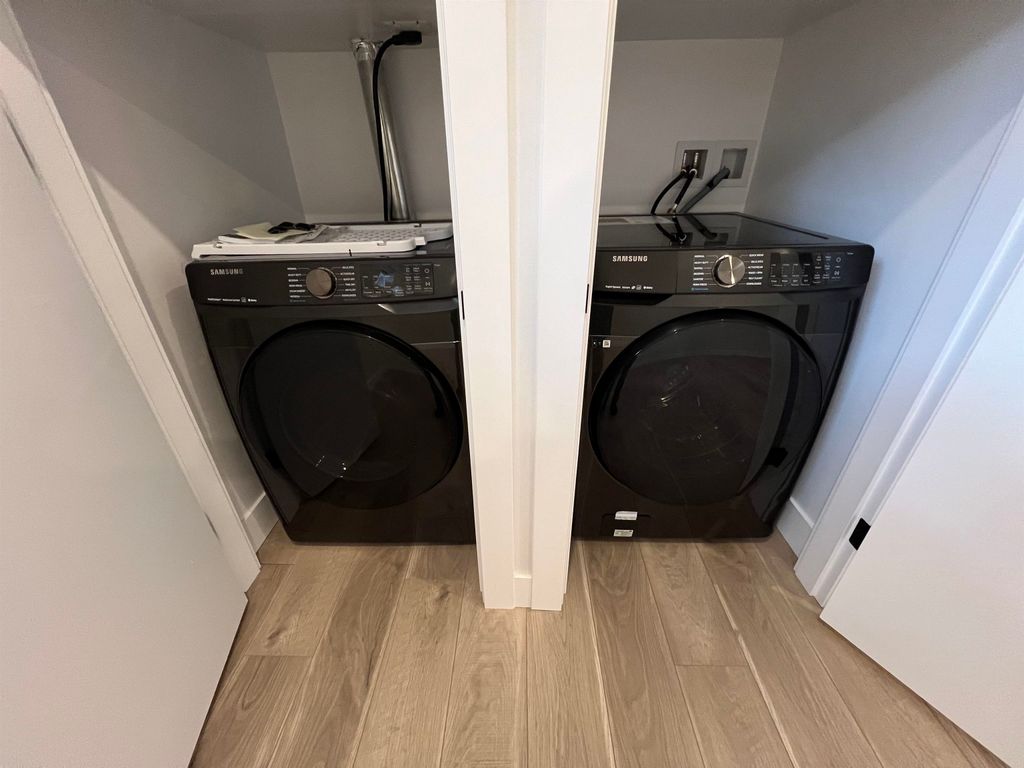 listing image 1109491777629417684