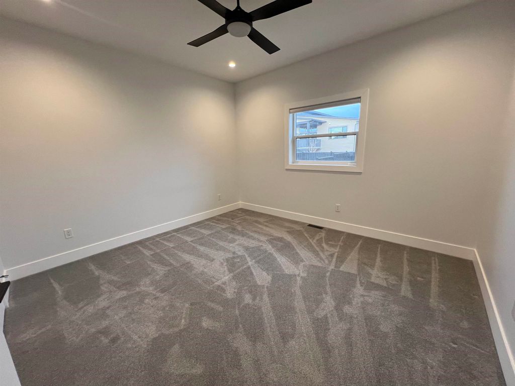 listing image 1103930673041575735