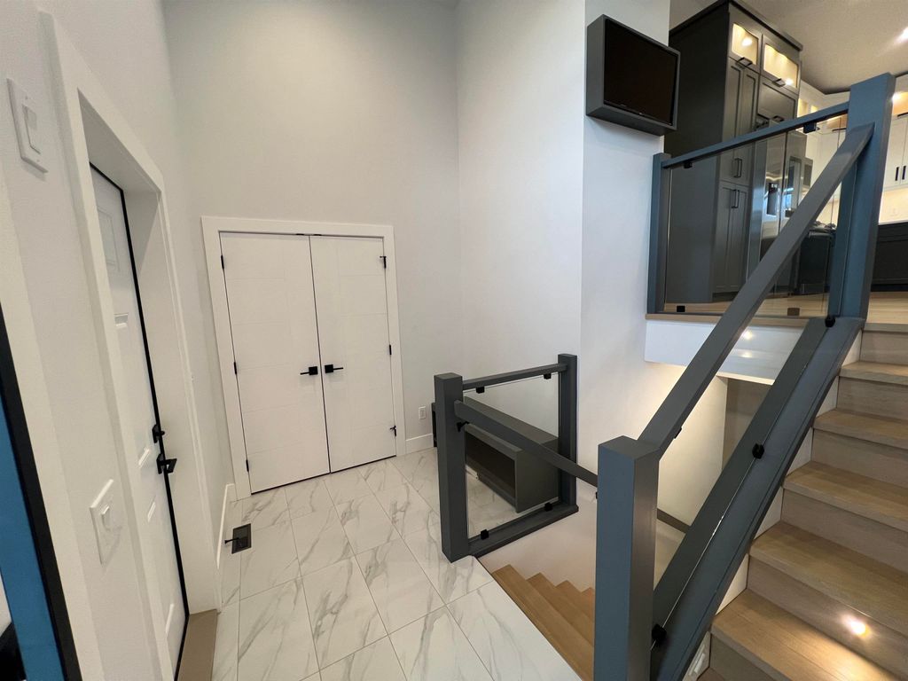 listing image 1109157382505415528