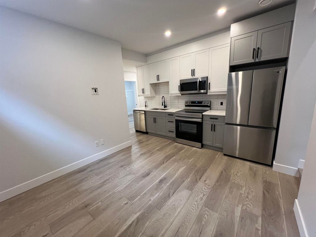 listing image 1100191719919744017