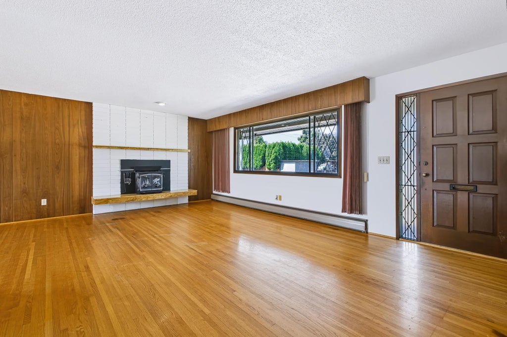 Photo of 45596 Lewis Avenue, Chilliwack, BC V2P 3C6 (MLS # R3159071)