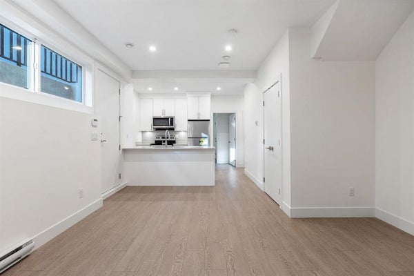 2644 Chesterfield Ave, North Vancouver, BC 3