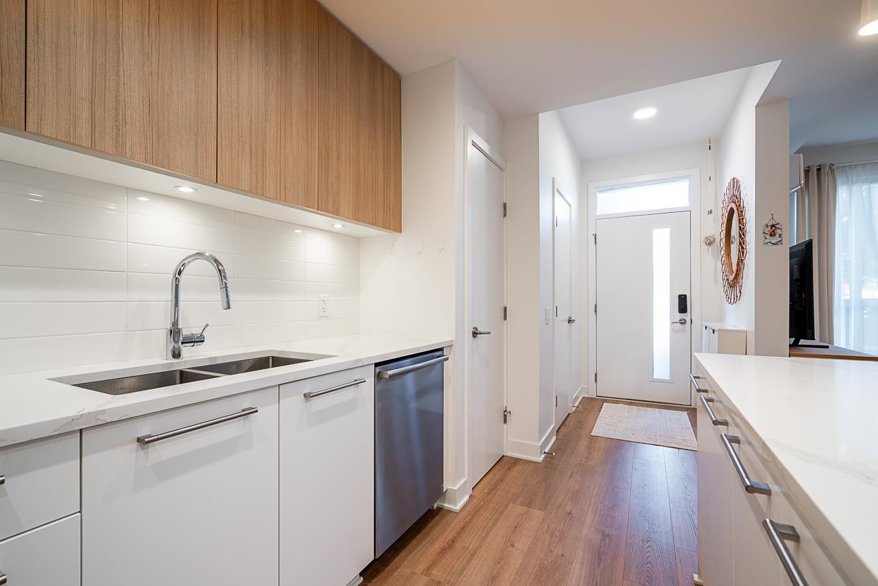 2035 Glenaire Drive 103