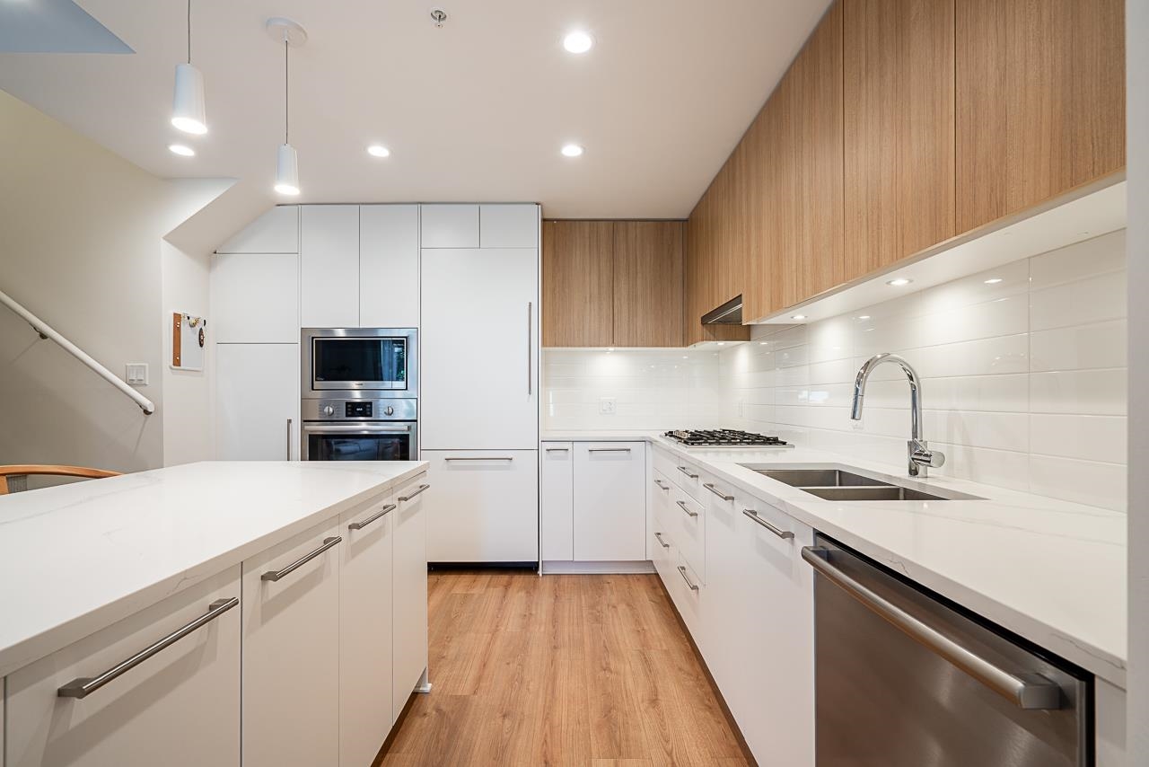 2035 Glenaire Drive 103