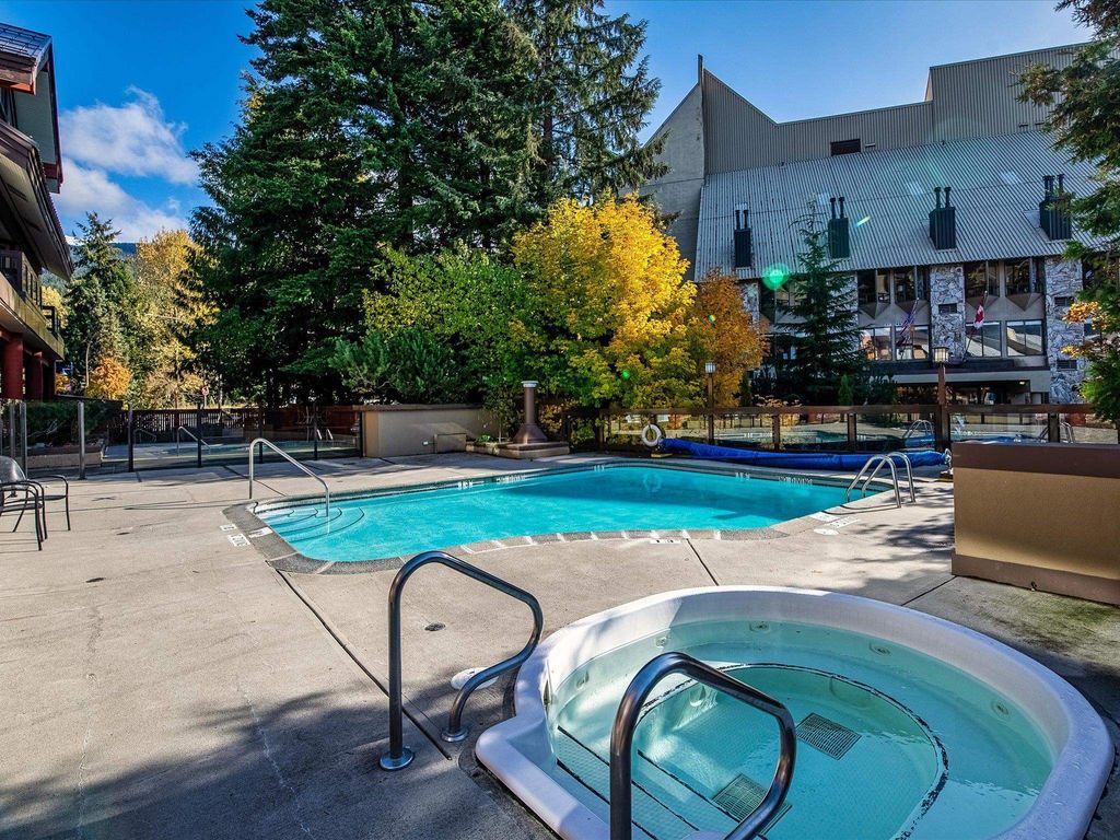 listing image 1102060837408594496