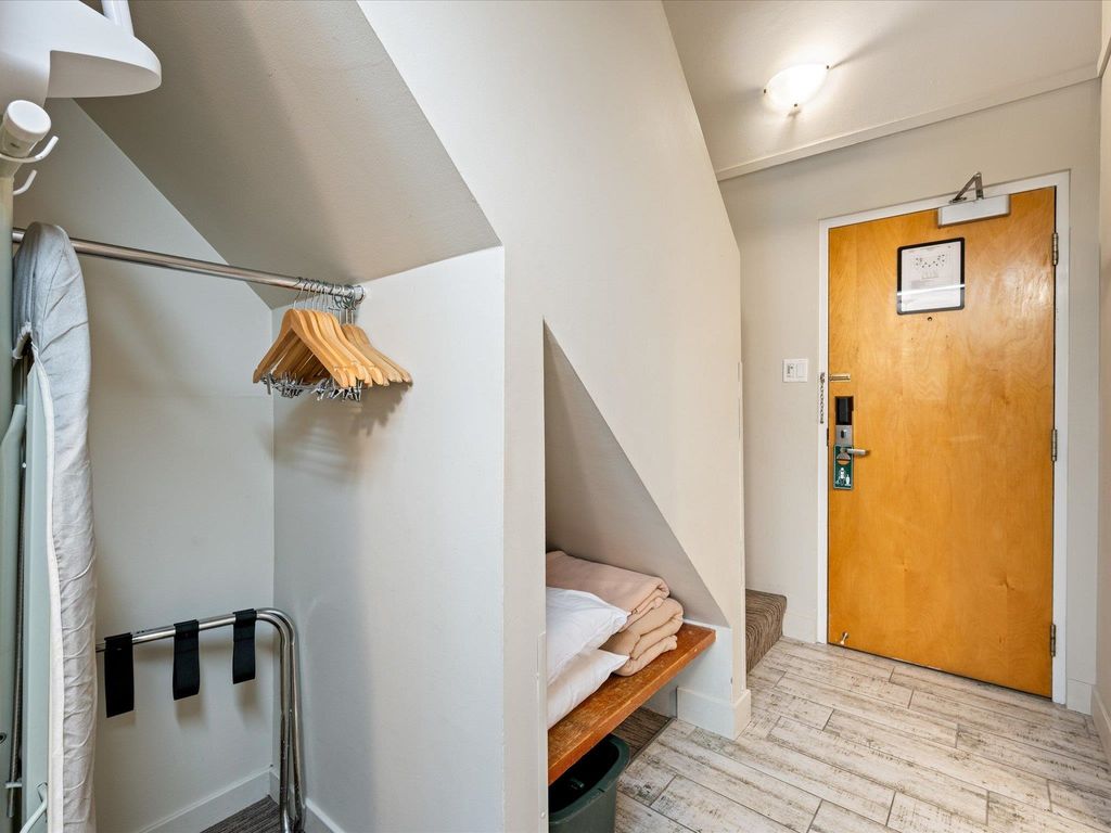 listing image 1108794688574667968