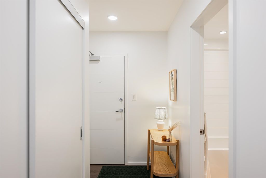 listing image 1107946938239846779