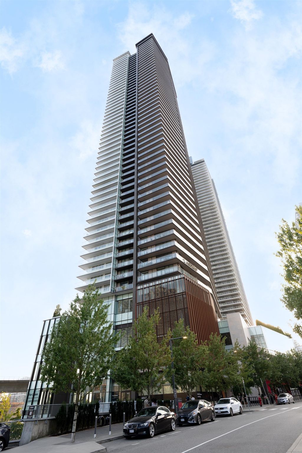 listing image 1103138305006624130