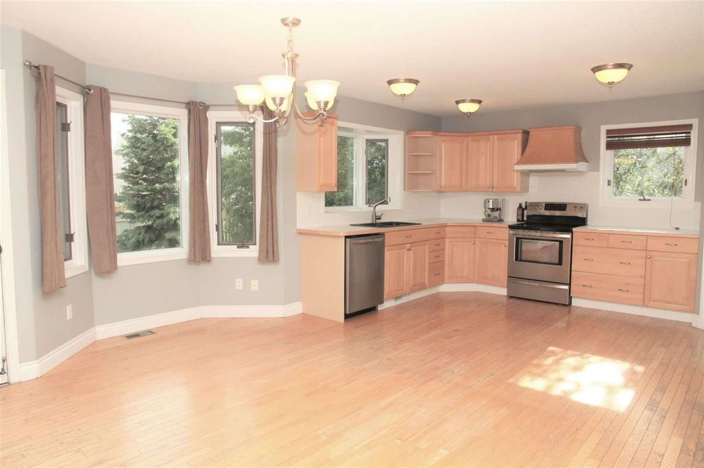 listing image 1100629538642118369