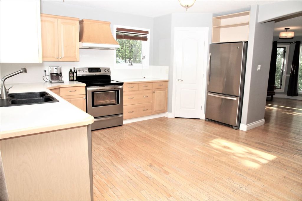 listing image 1100247655229257605