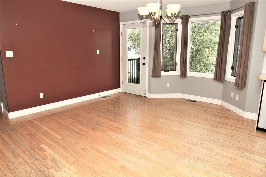 listing image 1105976151941594050