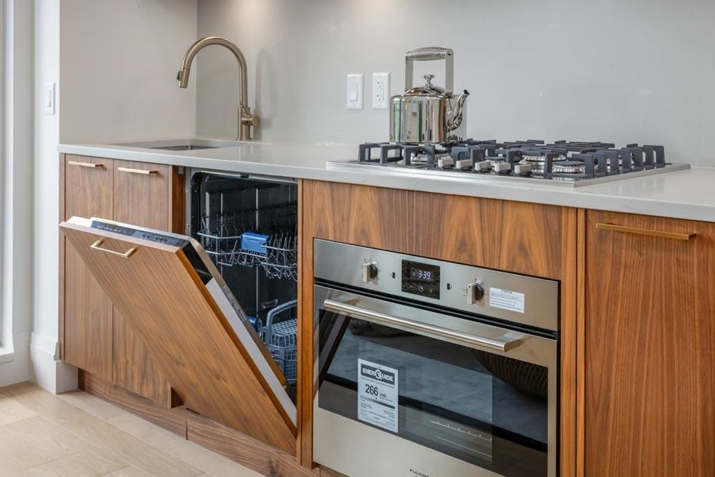 listing image 1107449492257953115