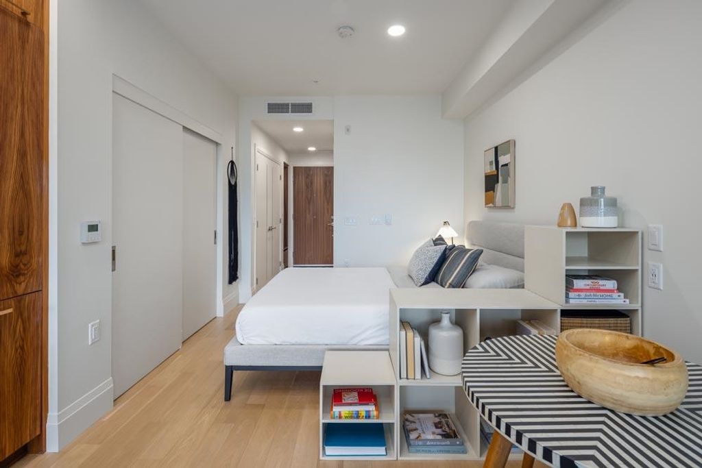 listing image 1105559225360598852