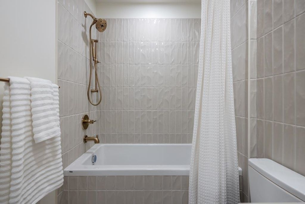 listing image 1100744474385748840