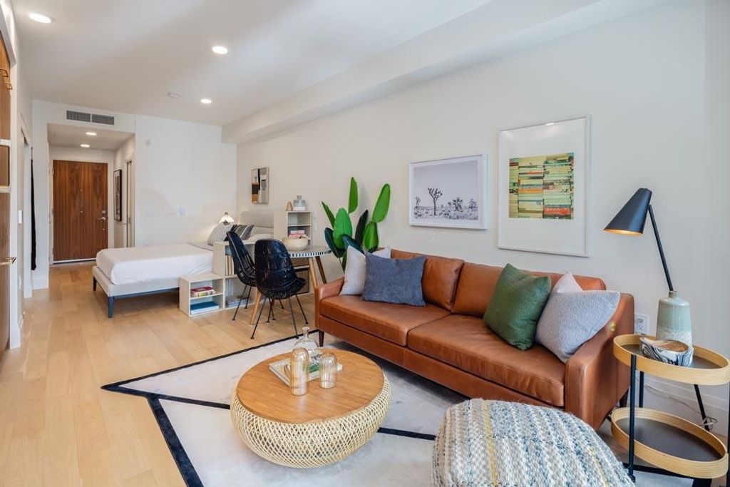 listing image 1101414422273869628