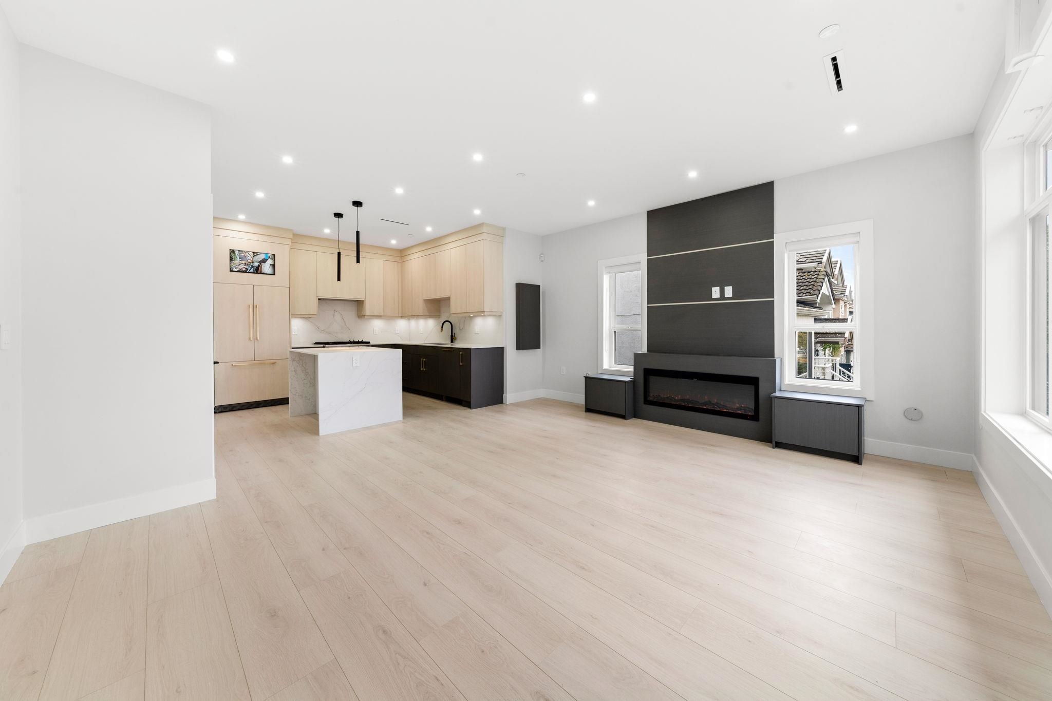 3274 E 44th Avenue 1